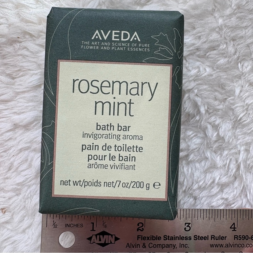 Aveda bath bar refreshes with rosemary and peppermint, lightly exfoliates 200g